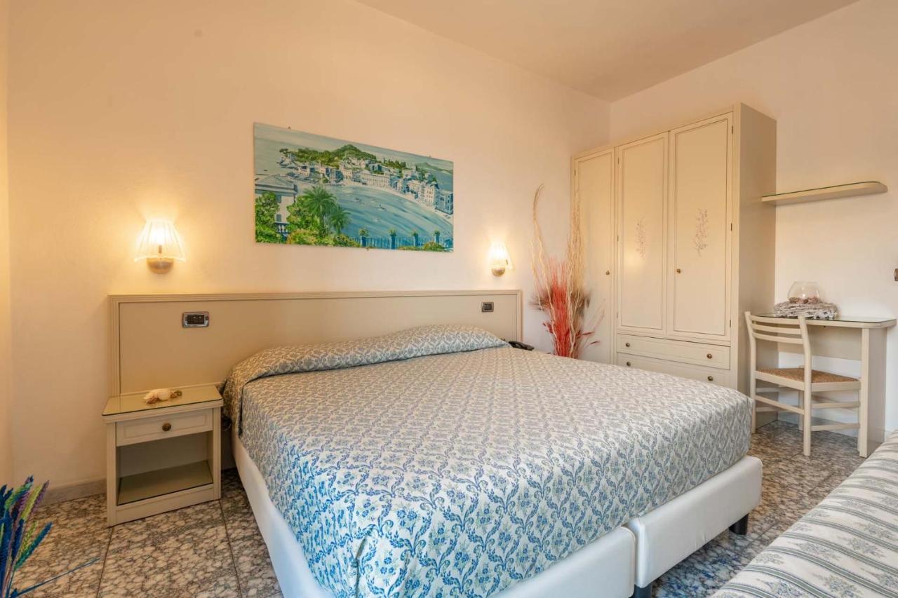 Hotel Riviera Дейва Марина Екстериор снимка