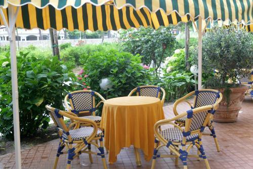 Hotel Riviera Дейва Марина Екстериор снимка