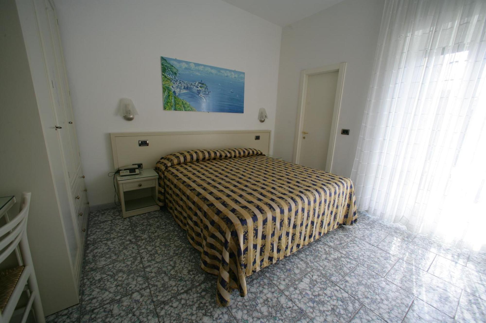 Hotel Riviera Дейва Марина Екстериор снимка