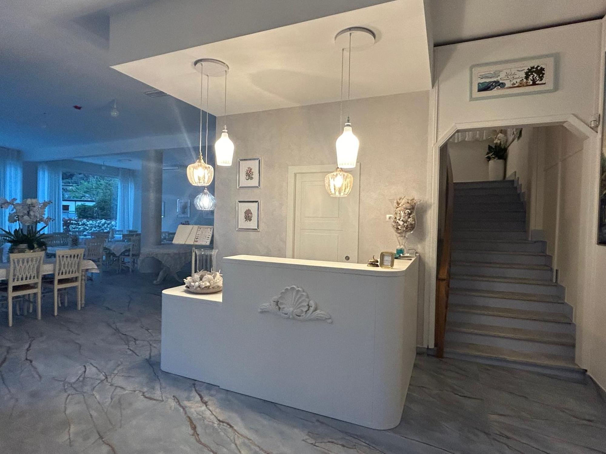Hotel Riviera Дейва Марина Екстериор снимка