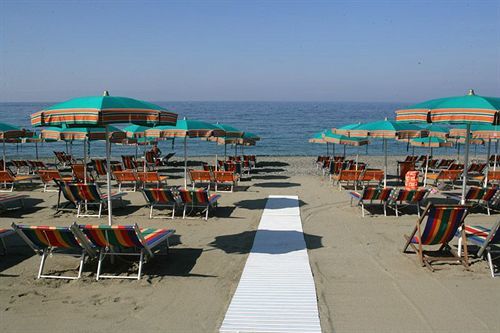 Hotel Riviera Дейва Марина Екстериор снимка